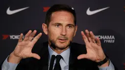 Manajer Chelsea, Frank Lampard memberi keterangan dalam konferensi pers di Stadion Stamford Bridge, London, Inggris, Kamis (4/7/2019). Pria berusia 41 tahun tersebut resmi meninggalkan Derby County dan menerima pinangan Chelsea sebagai manajer. (AP Photo/Matt Dunham)