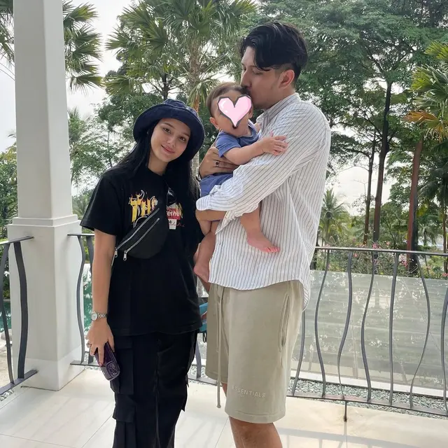 6 Potret Terbaru Aditya Zoni dan Yasmine Ow, Rumah Tangga Dikabarkan Retak