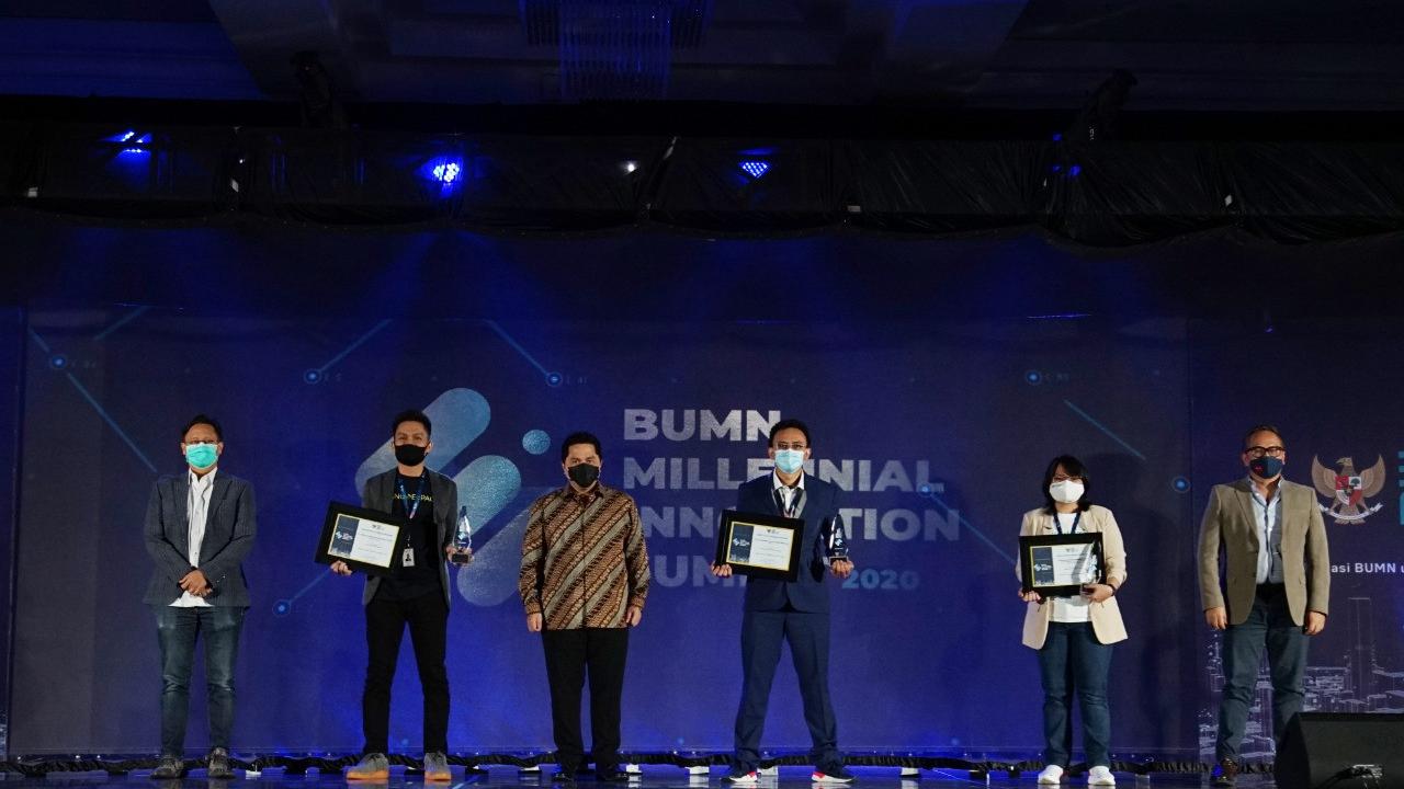 Erick Thohir berikan penghargaan pada Milenial BUMN dalam puncak atau inagurasi Milenial Innovation Summit 2020
