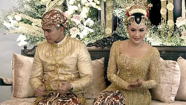 Erina Gudono dalam balutan kebaya rancangan Asky Febrianti