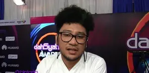 Kunto Aji merasakan hal yang berbeda setelah menikah dengan Dewi Syariati. Hidupnya menjadi lebih teratur sejak adanya kehadiran sang istri. Bahkan rencananya mereka berdua ingin memiliki tiga anak nantinya.