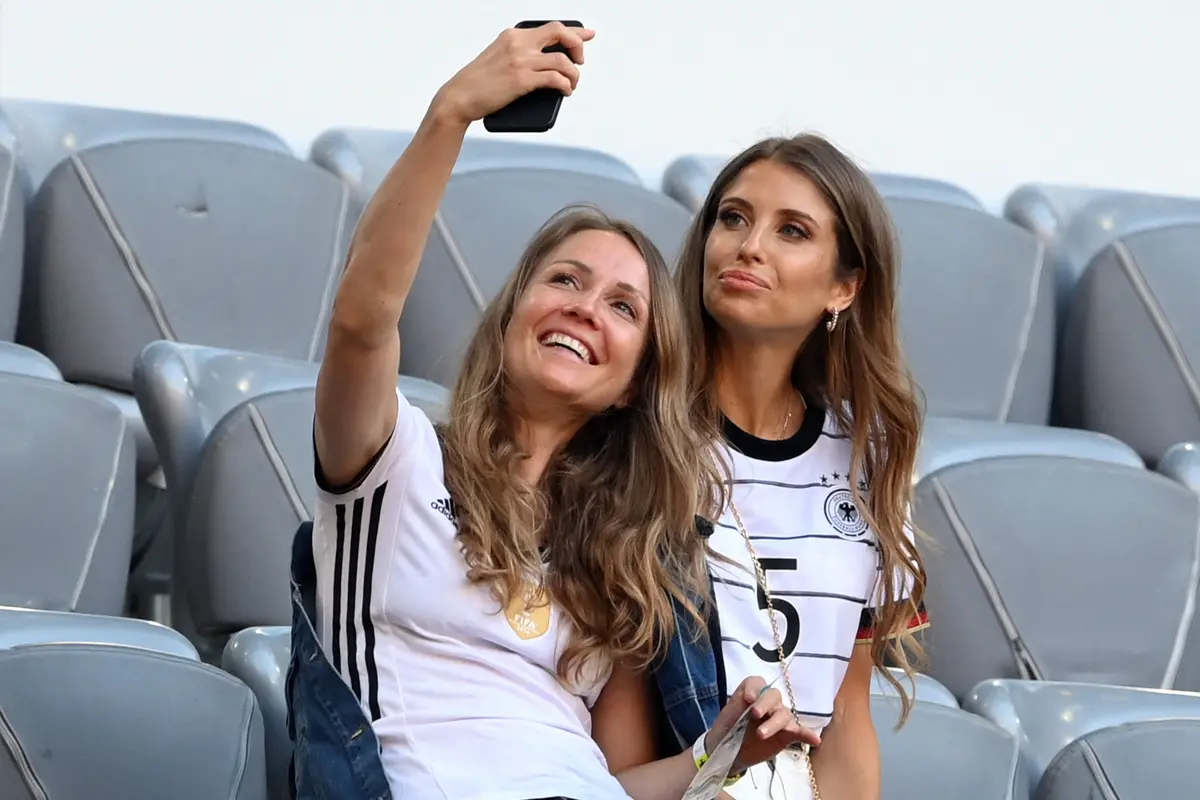 Gaya Pacar dan Istri Pemain Jerman di Euro 2020