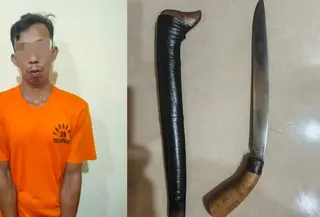 Tersangka dan barang bukti senjata tajam kasus pria di Lampung Tengah bunuh abang ipar. (Liputan6.com/Dok. Istimewa).