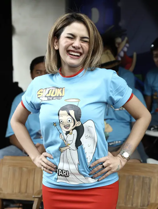 "Tinggal bawa aja bukti-buktinya. Kalau yang kemarin belum cukup, nanti Niki kasih lagi bukti tambahannya," ujar Nikita Mirzani.‎ (Galih W. Satria/Bintang.com)