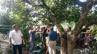 Pagi-Pagi, Jasad Wanita Paruh Baya Ditemukan Tergantung di Pohon
