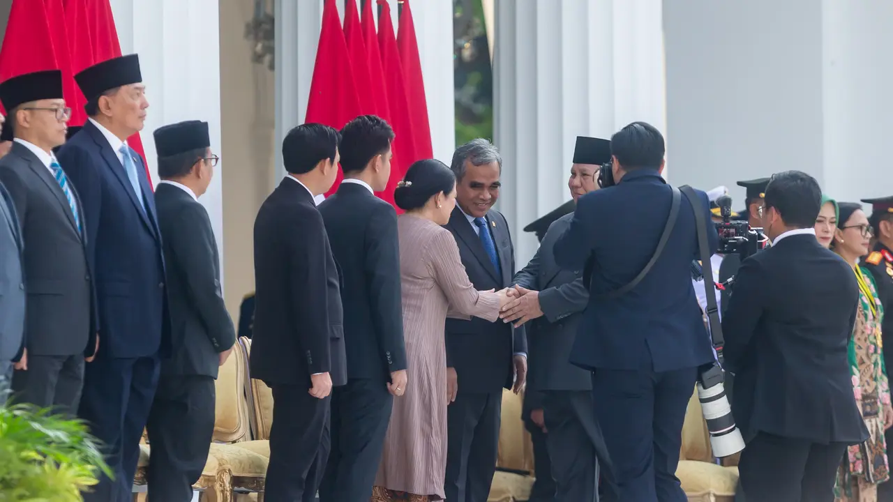 Ketua DPR RI Puan Maharani saat menghadiri pelantikan Perwira TNI/Polri 2025 di halaman Istana Merdeka, Jakarta pada Rabu (23/7/2025).