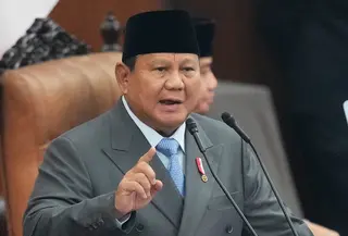 Presiden Prabowo Subianto saat menyampaikan pidato dalam Sidang Tahunan MPR RI dan Sidang Bersama DPR-DPD RI Tahun 2026 di Kompleks Parlemen, Jakarta, Jumat (14/8/2026). (AP/ Dita Alangkara)