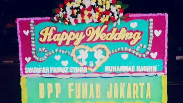 Anies Baswedan-Muhaimin Iskandar bertemu mantan pimpinan FPI Habib Rizieq Shihab. Pasangan capres dan cawapres dari Koalisi Perubahan itu menghadiri pernikahan putri Habib Rizieq. (Istimewa)