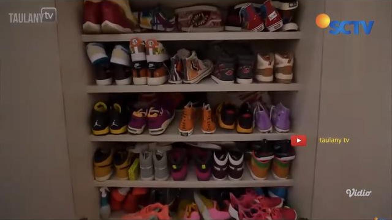 Denny Sumargo Pamer Sepatu Edisi Terbatas Koleksinya, Akui Balas Dendam Masa Kecil