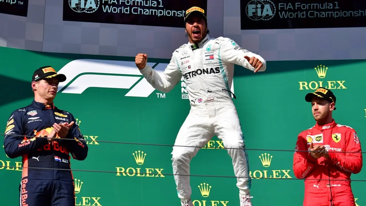 Pembalap Mercedes-AMG Petronas Motorsport, Lewis Hamilton.