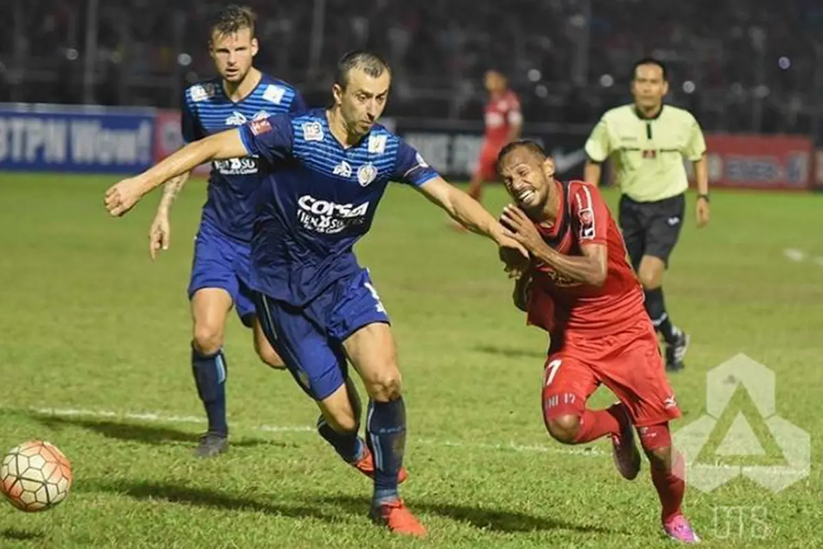 Semen Padang Vs Arema Cronus