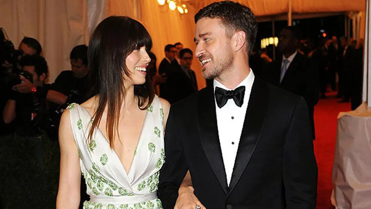 justin_timberlake_jessica_biel_121104b.j