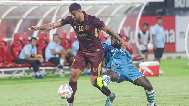 Penyerang PSM Makassar, Everton Nascimento, ketika melawan Yangon United di babak Play-off Piala AFC 2023/2024.