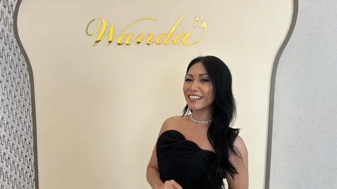 Anggun tampil mengenakan perhiasaan Wanda Jewelry. [Anisha/Fimela]