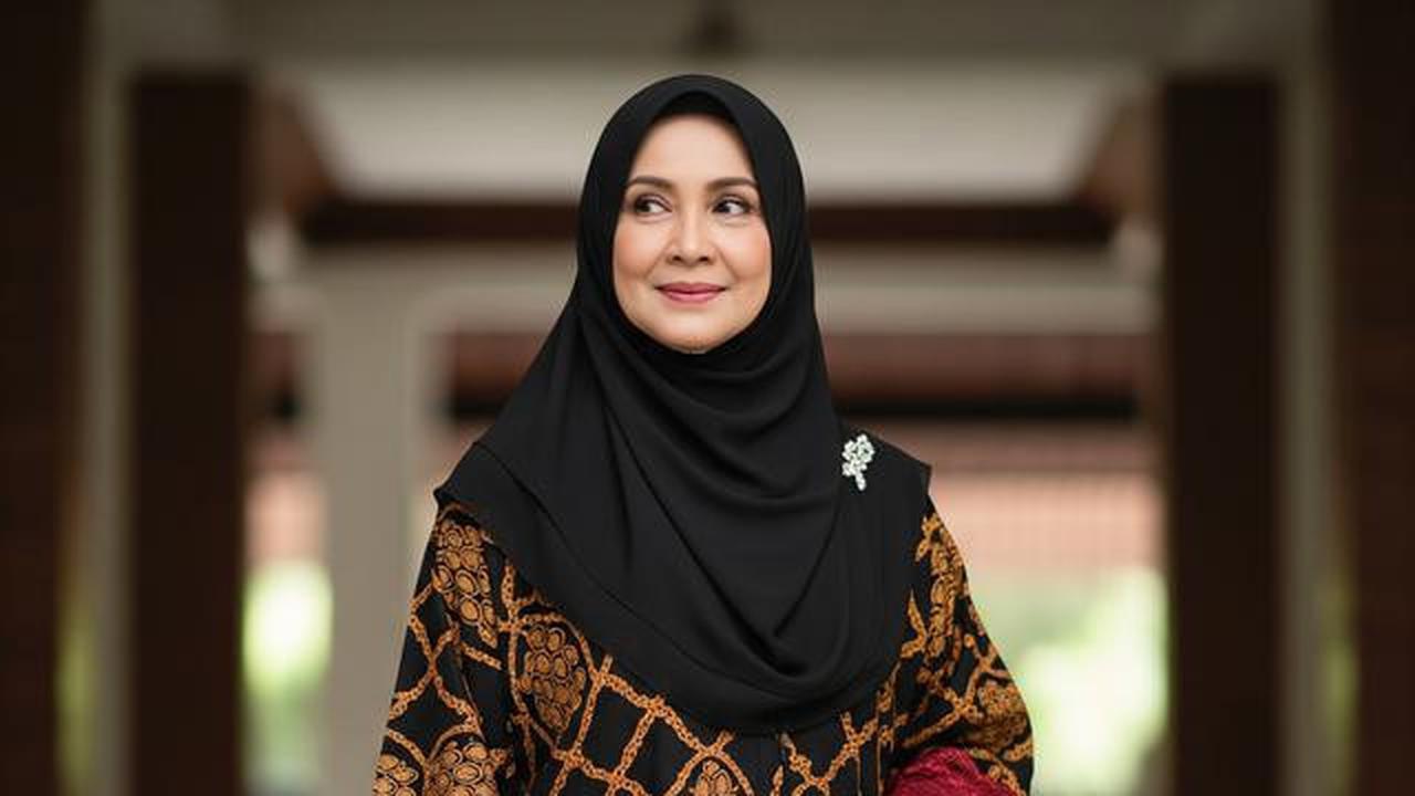 7 Gamis Batik Brokat Syar'i untuk Ibu 50 Tahun dengan Potongan Longgar