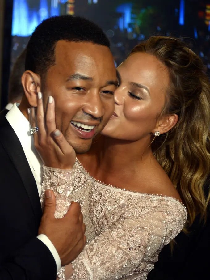 Chrissy Teigen dan John Legend