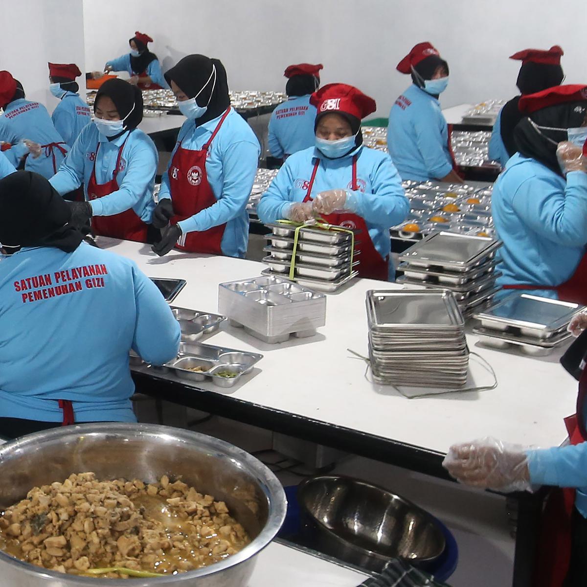 Melihat Kesibukan Dapur Penyedia dan Penyuplai Makan Bergizi Gratis