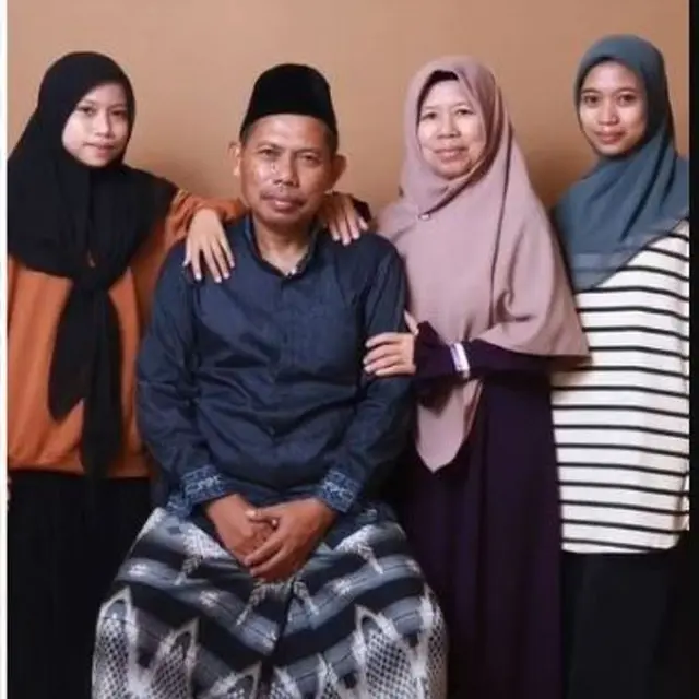 Fotografer Beri THR Berupa Foto Gratis Berbagai Gaya untuk Tetangga