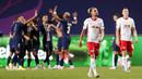 Pemain RB Leipzig, Kevin Kampl, tampak kecewa usai ditaklukkan Paris Saint-Germain (PSG) pada laga semifinal Liga Champions di Stadion The Luz, Rabu (19/8/2020). PSG menang dengan skor 3-0. (David Ramos/Pool via AP)