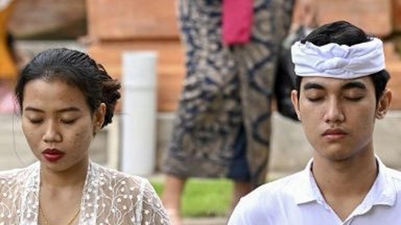 FOTO: Makna Mendalam Hari Raya Galungan yang Dirayakan Umat Hindu Bali Hari Ini
