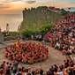 Budaya tari kecak di Bali (foto: comejourney).