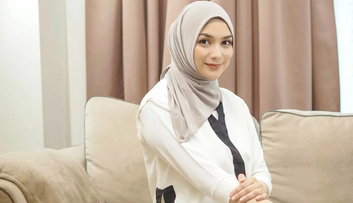 Citra menyampaikan harapannya agar kolaborasi ini dapat diterima dengan baik oleh masyarakat khususnya para Women Of Deyn. (Deyn Scarf)