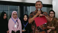 Ketua KPK Agus Rahardjo memberi sambutan saat doa bersama untuk Novel Baswedan di gedung KPK, Jakarta, Kamis (20/7). Acara ini memperingati 100 hari peristiwa penyerangan terhadap penyidik senior KPK, Novel Baswedan. (Liputan6.com/Helmi Afandi)