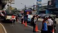 Kebakaran Pabrik Bingkai Buat Lalu Lintas Duren Sawit Macet