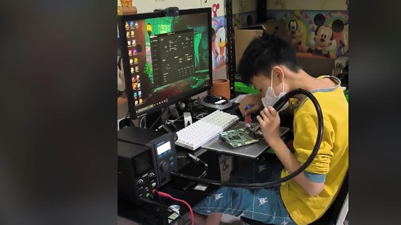 Canggih, Bocah Usia 13 Tahun Jago Bongkar Pasang PC Kompter Kamarnya Jadi Sorotan