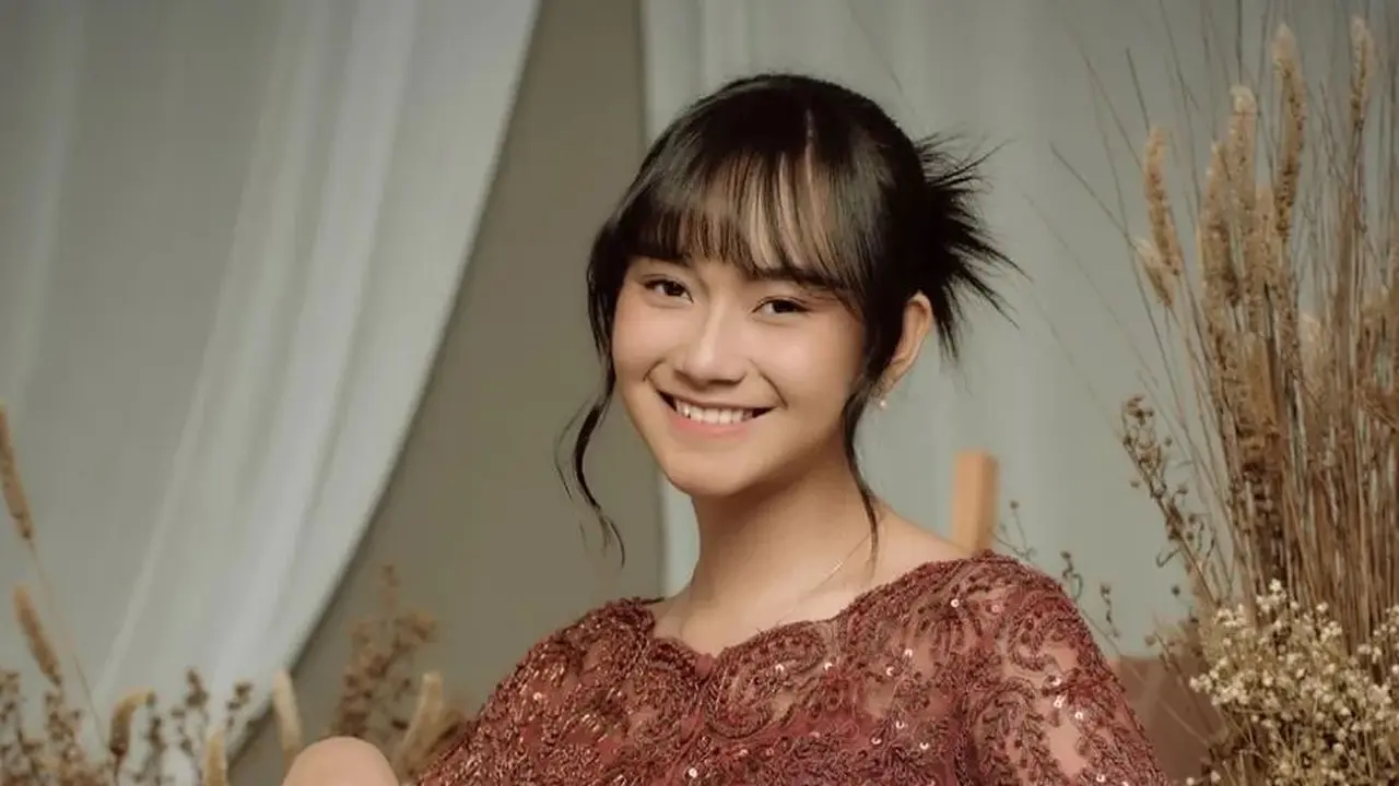 6 Inspirasi Kebaya ala Freya JKT48, Tampil Manis dengan Model Bali hingga Modern