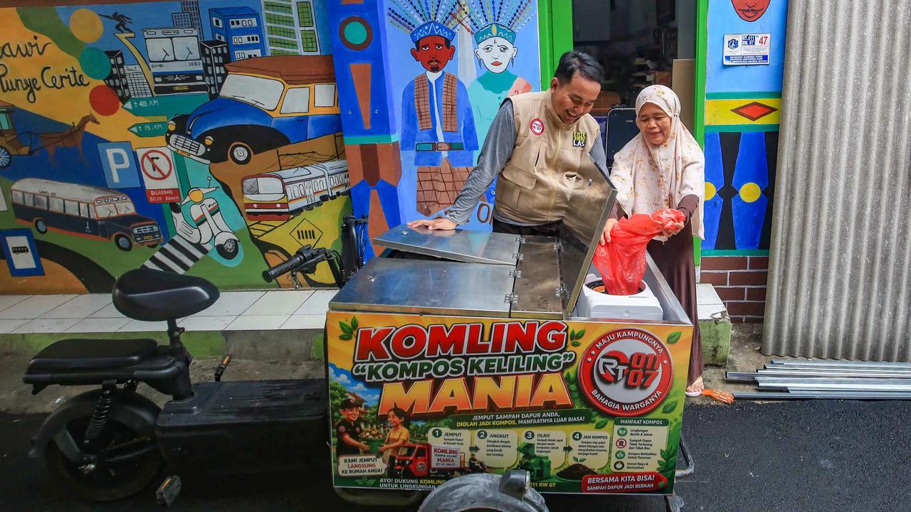 FOTO: Gerobak Listrik KomLing Permudah Pengelolaan Sampah Organik Warga