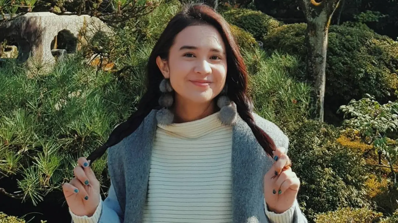 [Bintang] Simpel Minimalis, Ikuti Gaya Preppy Michelle Ziudith yang Super Menggemaskan