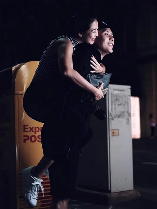 "Andrea kan memang sempat keguguran ya, jadi tahun ini kita doain saja ya, kalau bayi tabung belum ya. Target tahun ini itu sehat dan punya anak," ujar Ganindra Bimo. (Instagram/andreadianbimo)