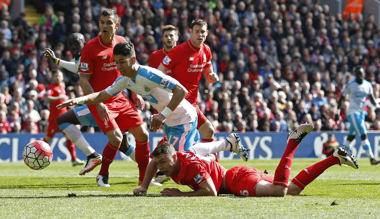 Liverpool harus puas meraih satu poin saat bermain imbang melawan Newcastle United 2-2 dalam laga Liga Inggris di Stadion Anfield, Sabtu (23/4/2016). (Reuters/Phil Noble)