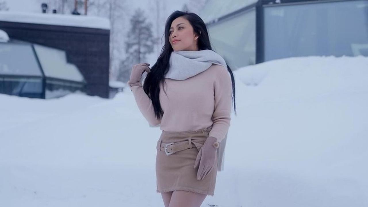 Liburan ke Norwegia, 8 Foto Rachel Vennya Pakai Swimsuit di Tengah Salju