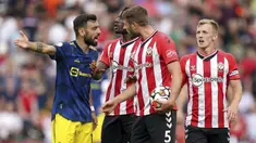 Manchester United gagal memaksimalkan penguasaan bola yang mencapai 63% saat ditahan imbang tuan rumah Southampton 1-1 dalam laga pekan kedua Liga Inggris 2021/2022, Minggu (22/8/2021). Gol bunuh diri Fred hanya dapat dibalas oleh gol penyeimbang Mason Greenwood. (Foto: PA via AP/Andrew Matthews)
