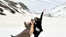 Namun siapa sangka jika Tasya Farasya belum pernah melihat salju sama sekali. Liburan ke Swiss jadi kali pertama ibu dua anak itu melihat salju secara langsung [@tasyafarasya]
