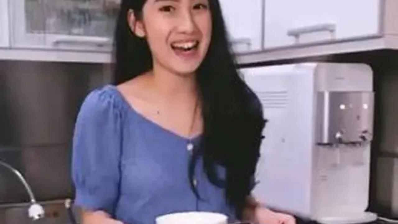 Dapur Mewah Serba Silver di Rumah Tamara Tyasmara, Modelnya Modern Bak Restoran yang Elegan