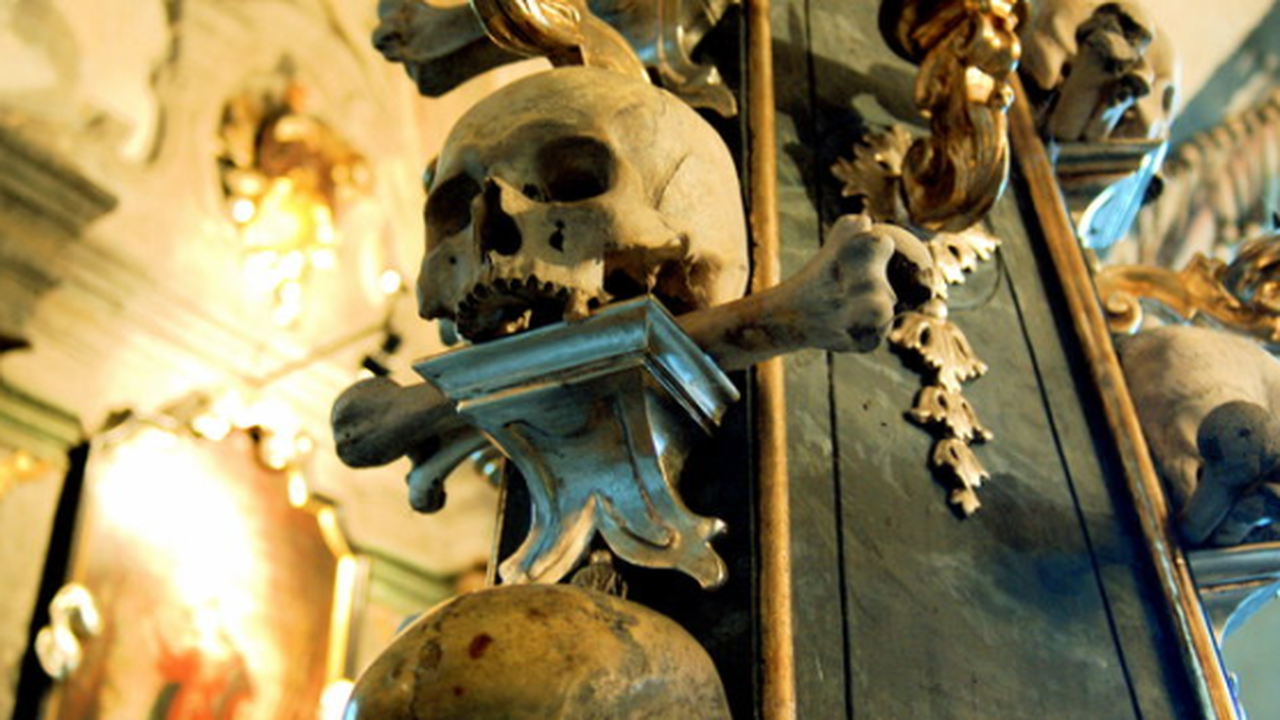 7 Pemakaman Paling Aneh di Dunia