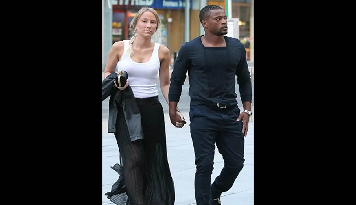 The Guardian melaporkan bahwa Evra dan istrinya telah bersama-sama selama 14 tahun (dailymail.co.uk)