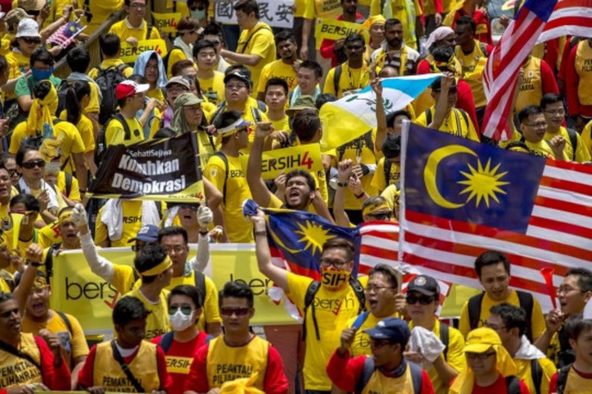 Ribuan warga Malaysia turun ke jalan tuntut Najib Razak mundur