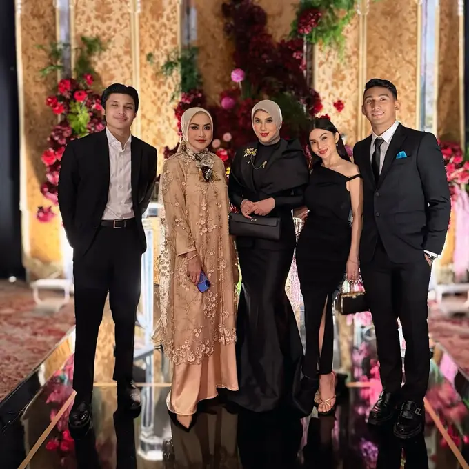 Pesona Effortless Ariel Tatum Temani Daffa Wardhana dan Marini Zumarnis Kondangan, Serasi dengan Calon Mertua