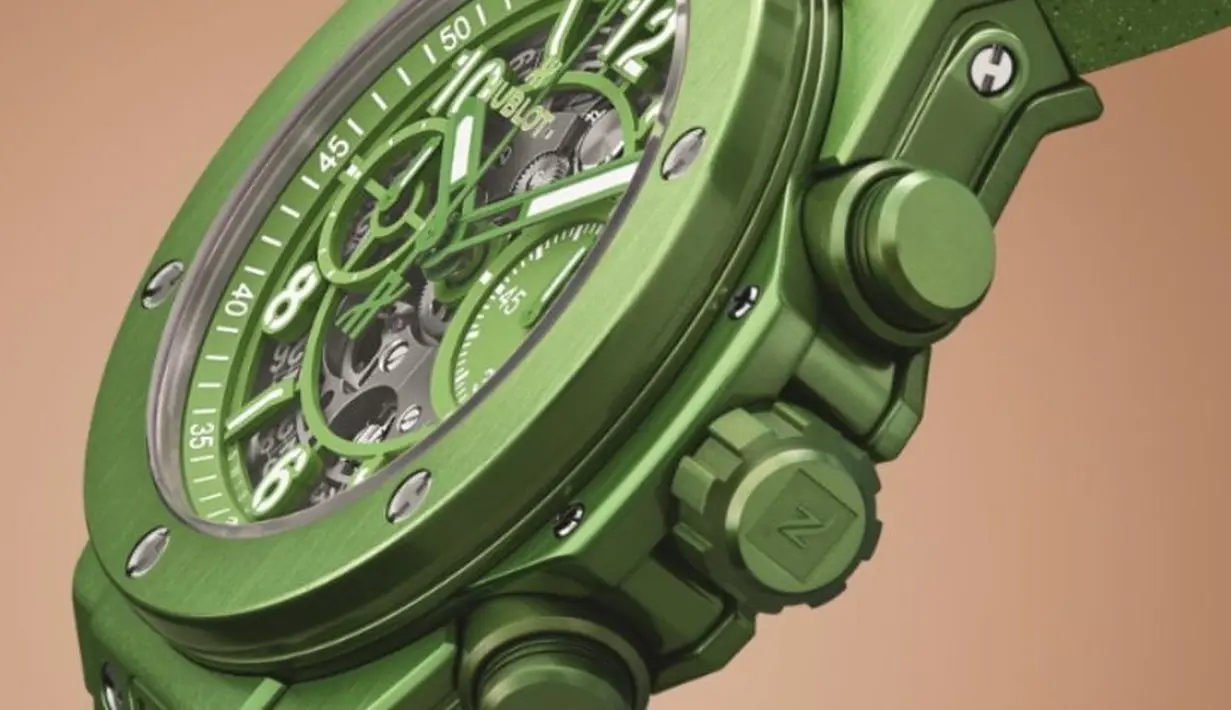 Jam ini adalah hasil kolaborasi antara Hublot dan Nespresso, berbagi nilai inovasi, keunggulan, dan keberlanjutan, yang merupakan visi dari keduanya
Edisi terbatas sebanyak 200 buah ini adalah jam tangan pertama yang terbuat dari ampas kopi dan kapsul Nespresso daur ulang. Untuk pertama kalinya dan berkat semangat inovatif Hublot dan Nespresso, ampas kopi daur ulang dari kapsul diubah menjadi tali arloji - versi karet dan versi kain Velcro. / Foto: dok Hublot.