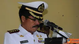 Citizen6, Surabaya: Dankodikdukum Kolonel Laut (T) M. Simbolon menutup Diktukba Angkatan ke - 41, di Aula Pusat Pendidikan Polisi Militer, Surabaya, Jumat (27/7). (Pengirim: Penkobangdikal).