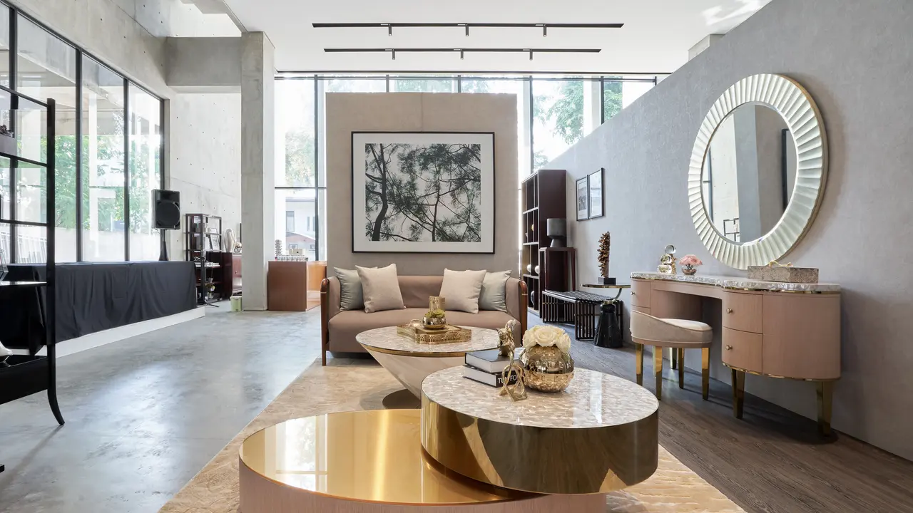 Koleksi Furnitur dengan Sentuhan Mother of Pearl yang Memberikan Nuansa Mewah di Dalam Rumah