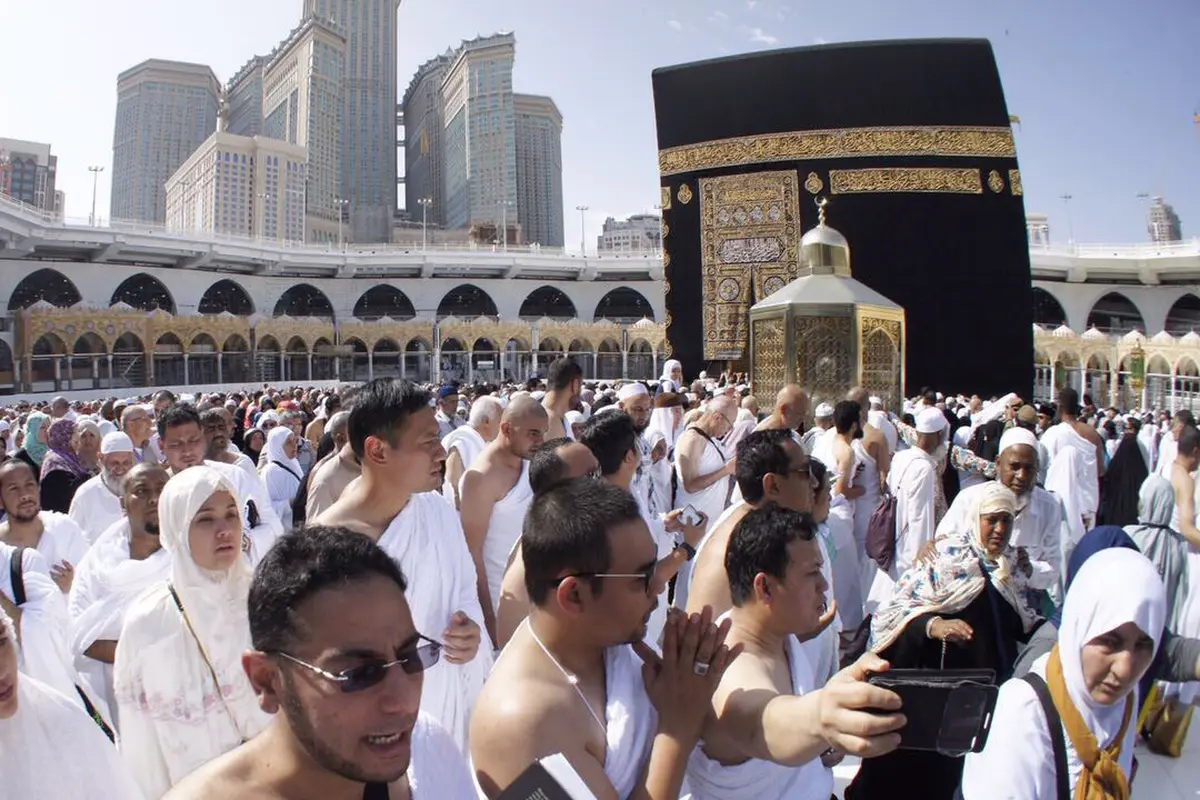 Jelang Pencoblosan, AHY Jalankan Ibadah Umrah Bersama Ulama