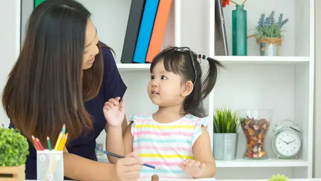 Ilustrasi berbicara dengan anak/freepik.com/jcomp