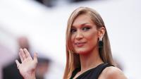 Bella Hadid dalam Festival Film Cannes 2025. (Scott A Garfitt/Invision/AP)