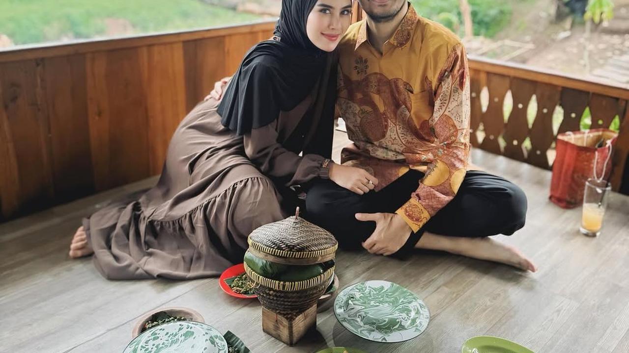 Potret Mesra Syahnaz Sadiqah saat Dampingi Jeje Govinda, Makin Disorot Netizen Usai Ditetapkan Jadi Ibu Pejabat