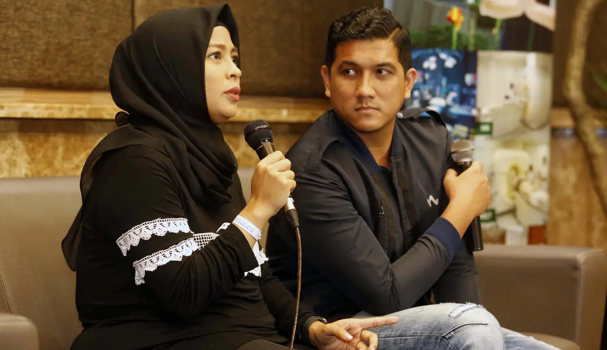 Tantri dan Ardi konferens pers setelah kelahiran anak kedua di Rumah Sakit Mayapada, Lebak Bulus, Jakarta Selatan, Sabtu (22/2/2020). (Adrian Putra/Fimela.com)